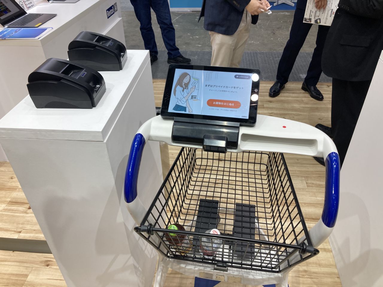 Smart cart shopping cart helps achieve friction-free physical shopping