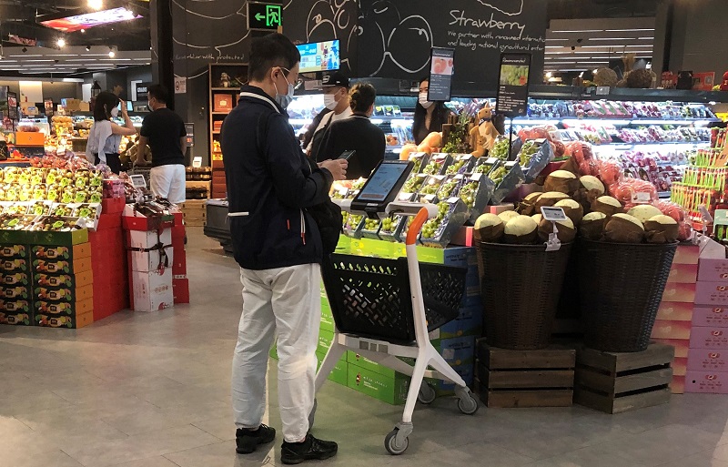 smart shopping cart using bar code scanner