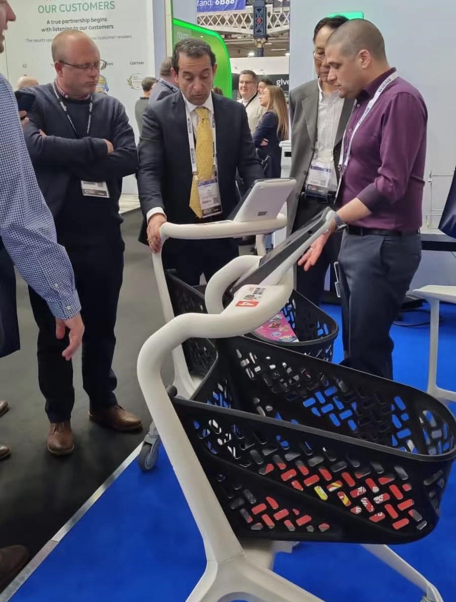 Smart shopping cart developer Superhii debuted in Retail Technology Show and attracted much attention